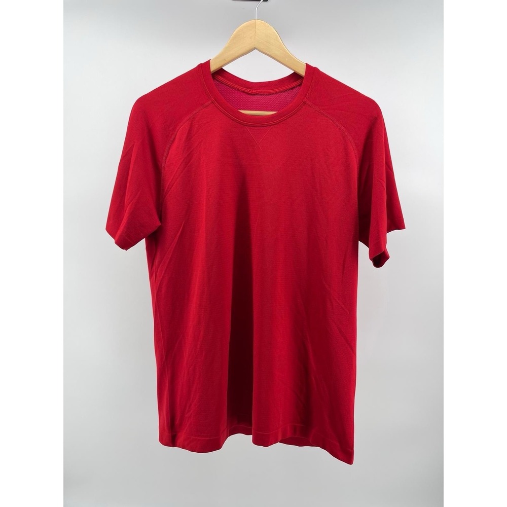 Lululemon Metal‎ Vent Tech Men's M Shirt Crewneck Short Sleeve Red Athletic Gym